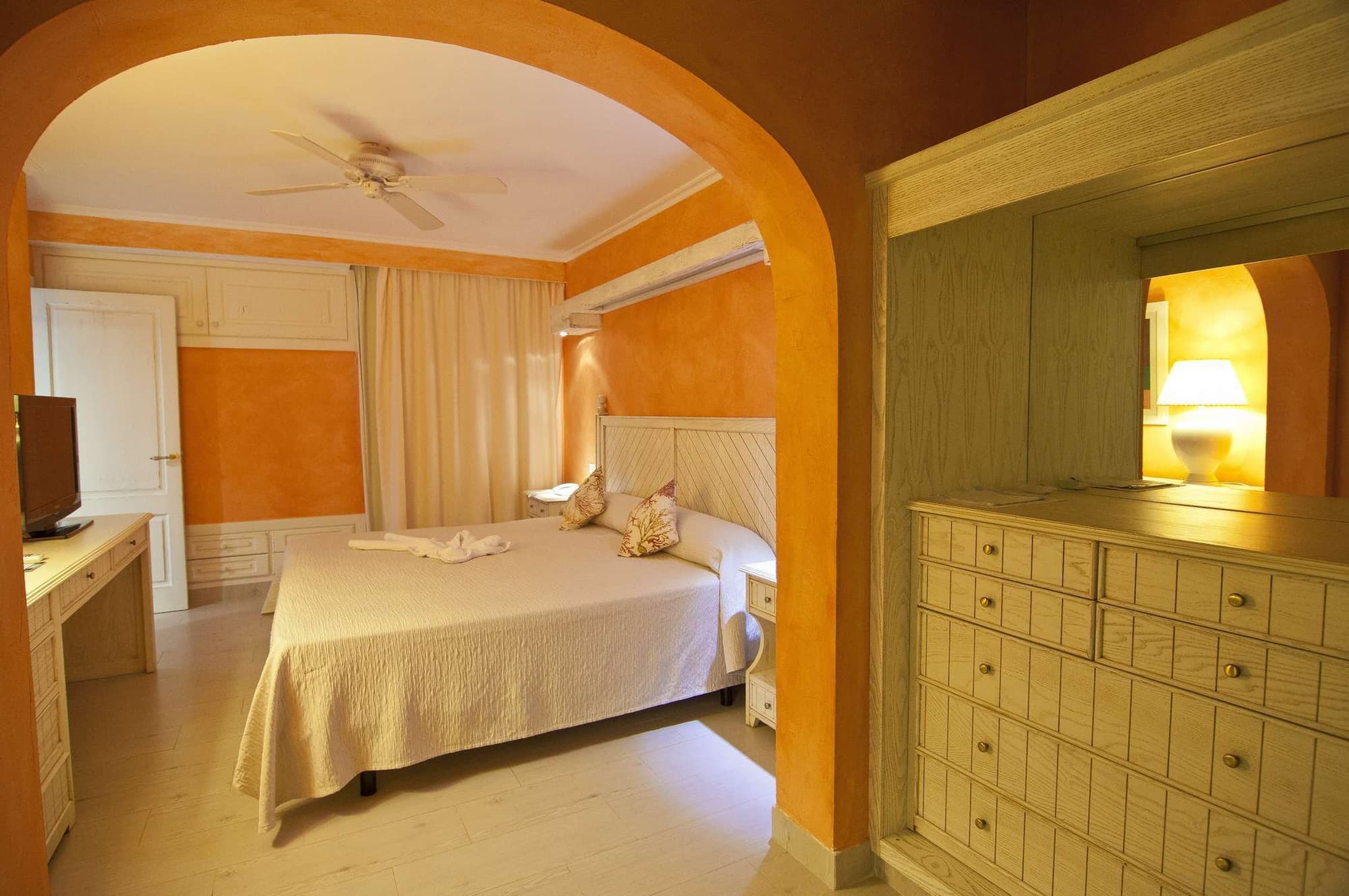 Royal Son Bou Family Club, Room