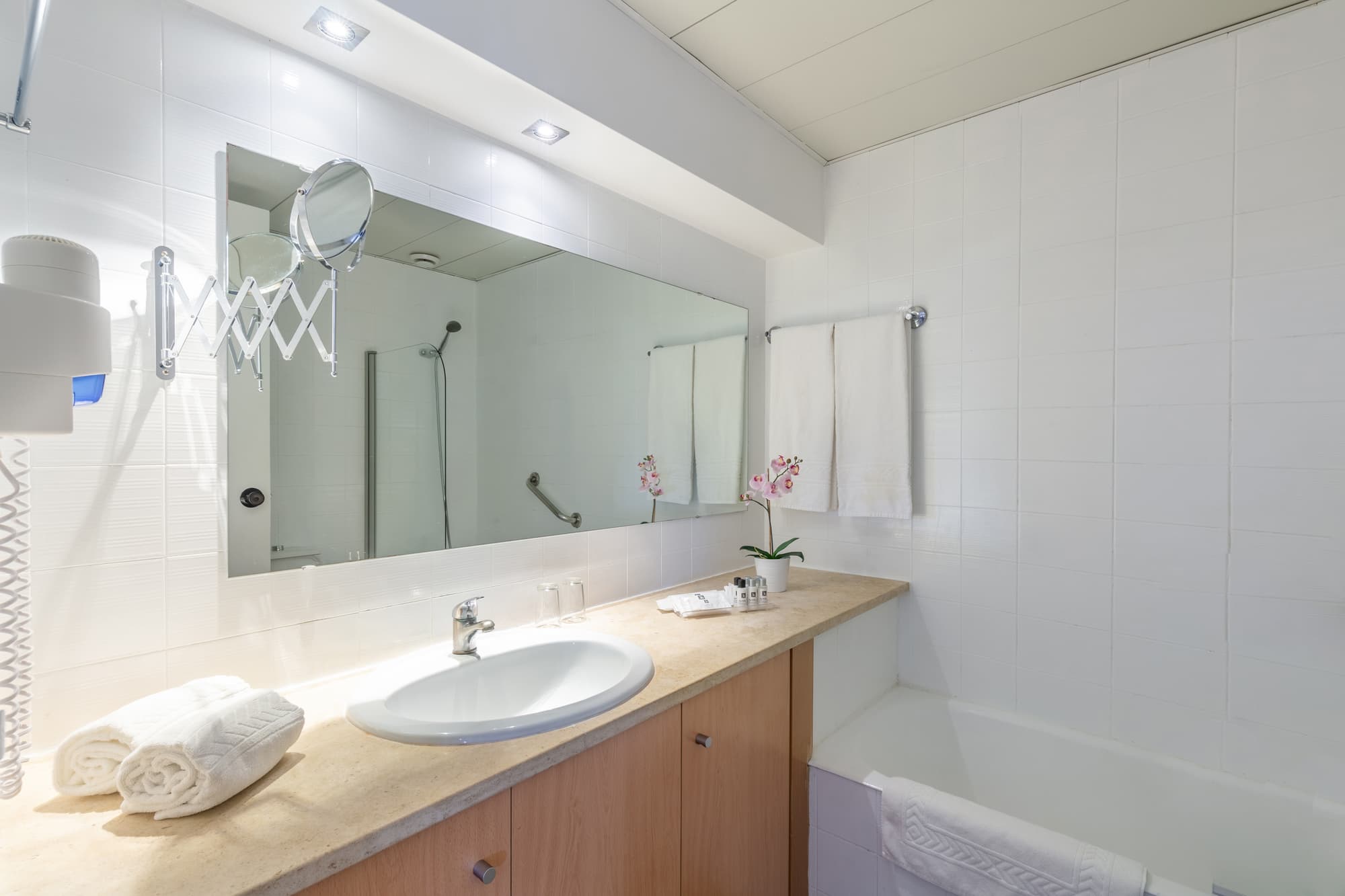 The Navigator - Olympus, Room