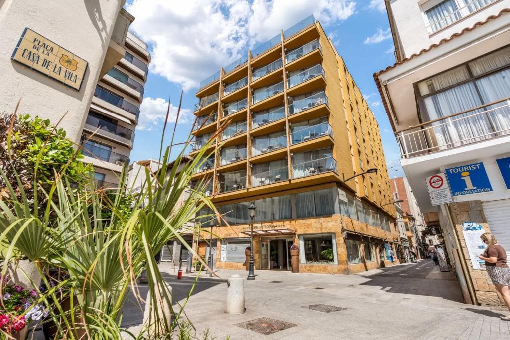 Metropol Hotel, General view