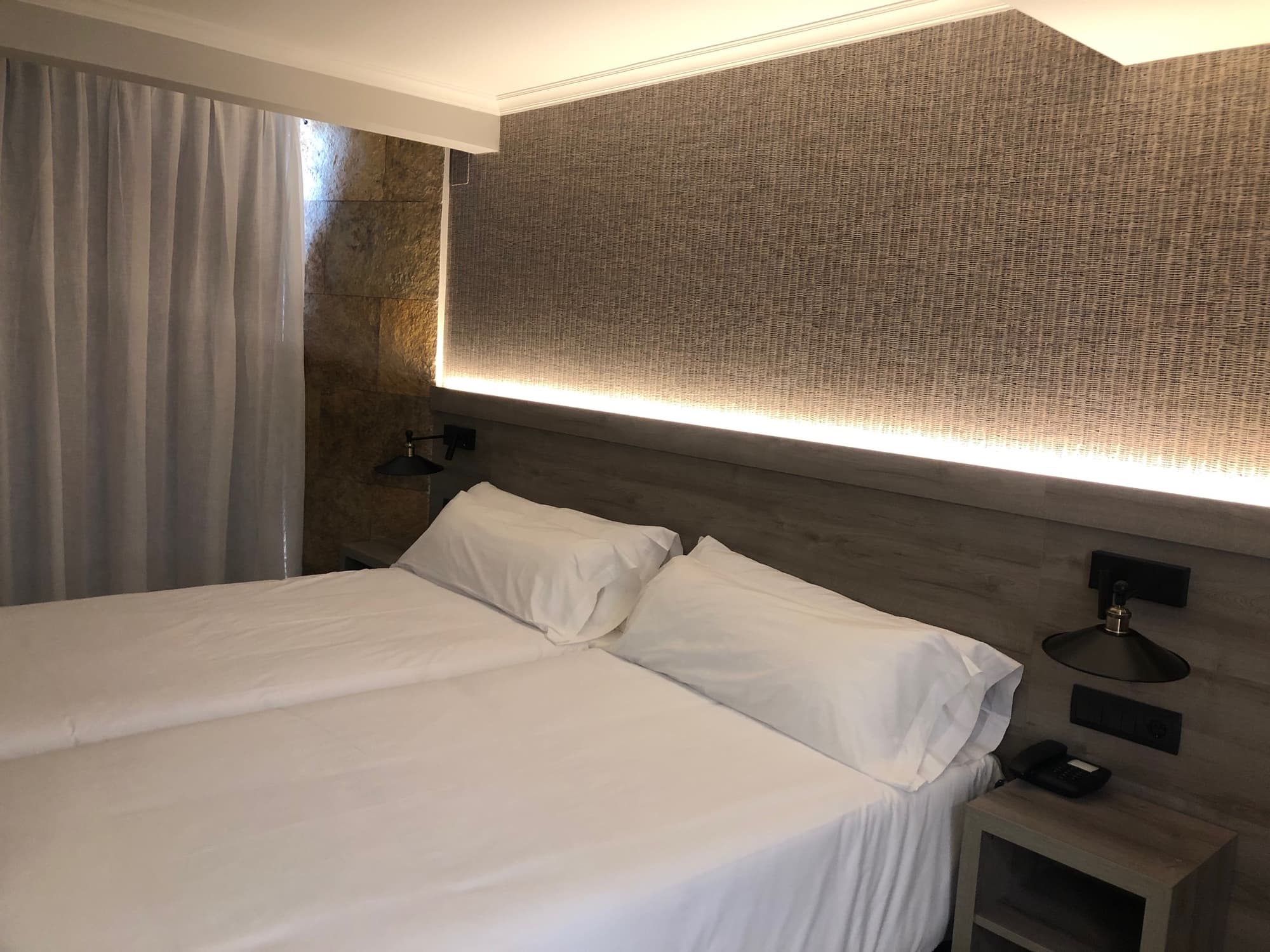 Metropol Hotel, Room