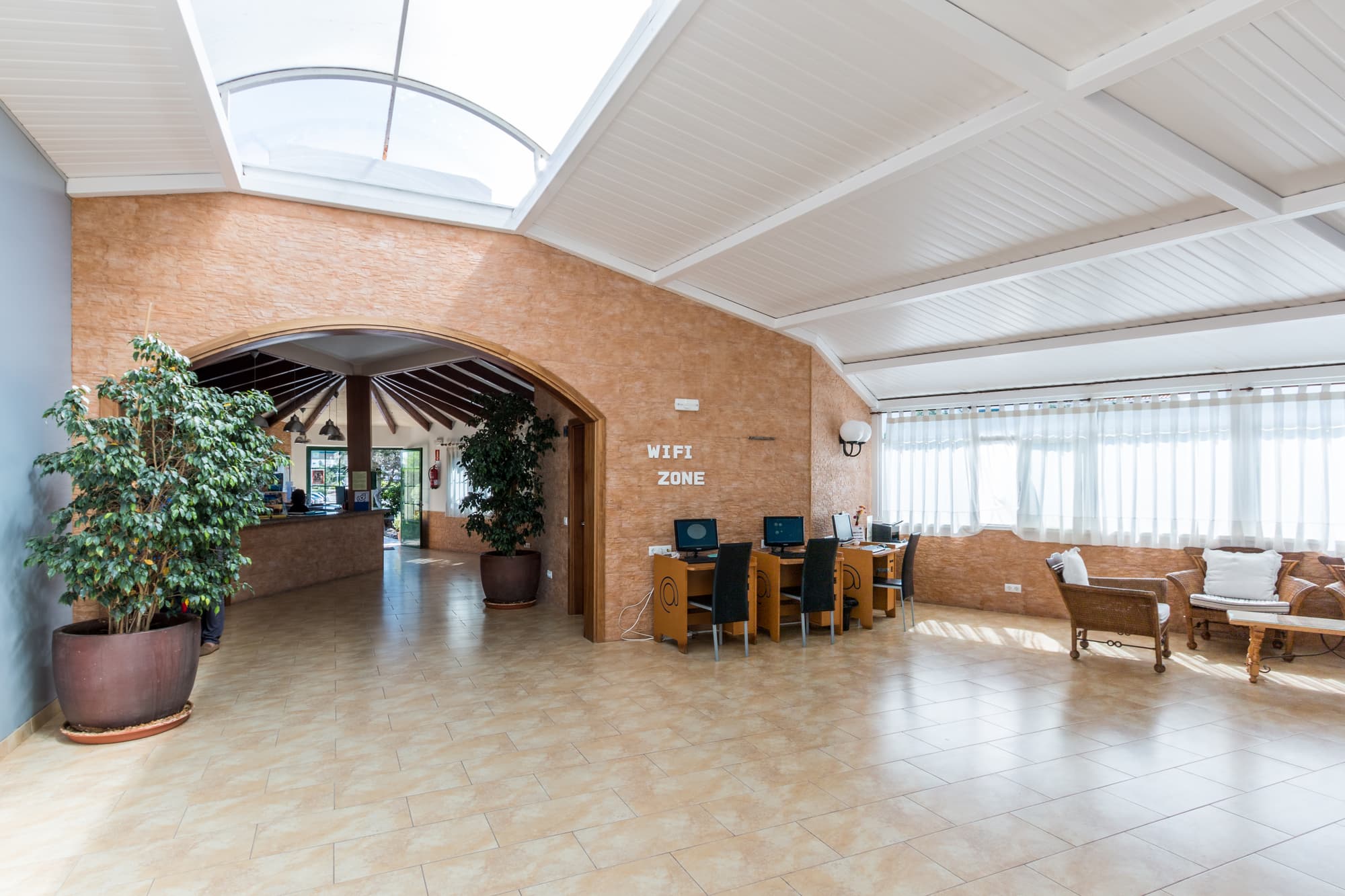 Apartamentos Lentiscos by MIJ, Lobby