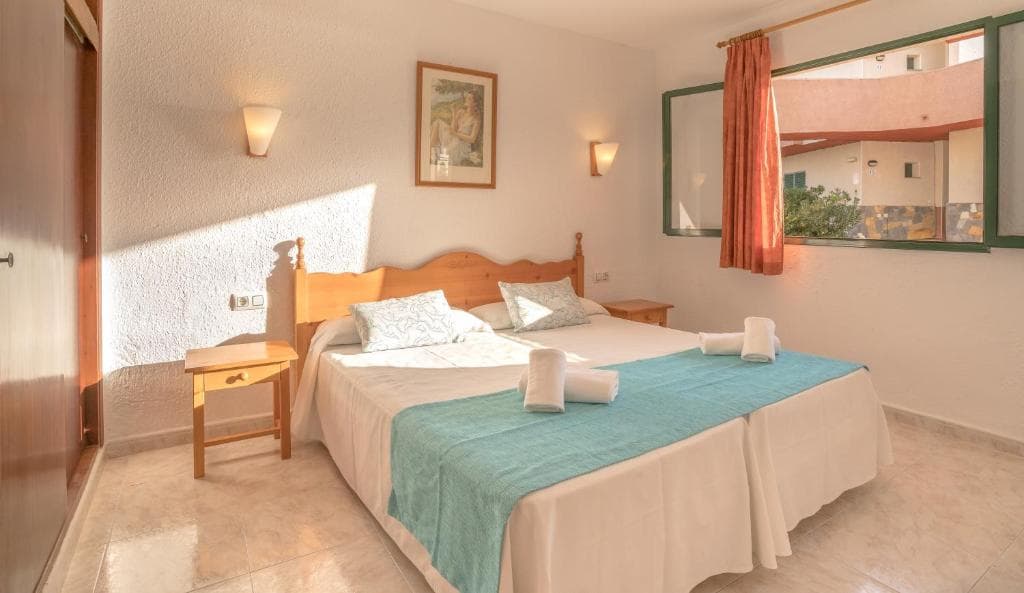 Apartamentos Lentiscos by MIJ, Room