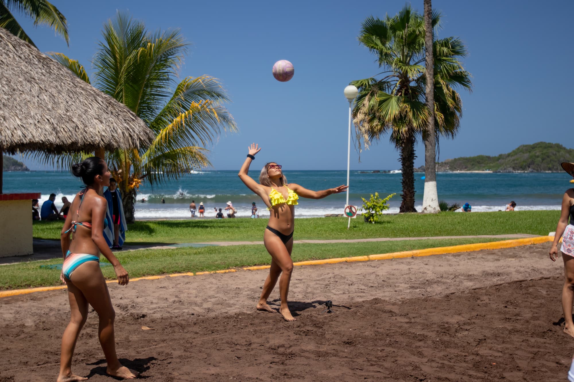 Qualton Club Ixtapa All Inclusive, Sports and Entertainment