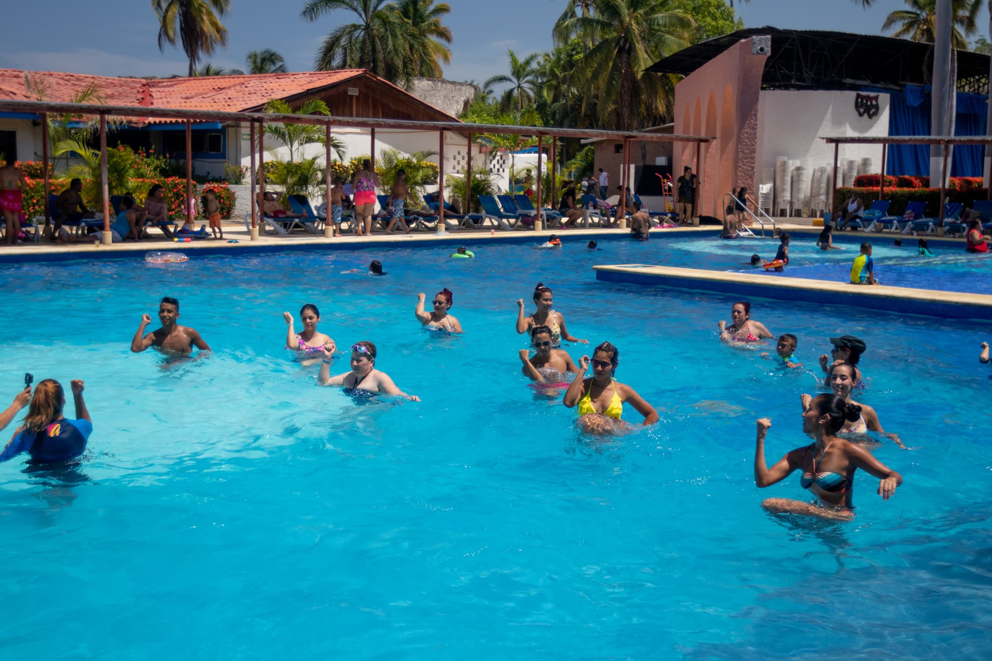 Qualton Club Ixtapa All Inclusive, Sports and Entertainment