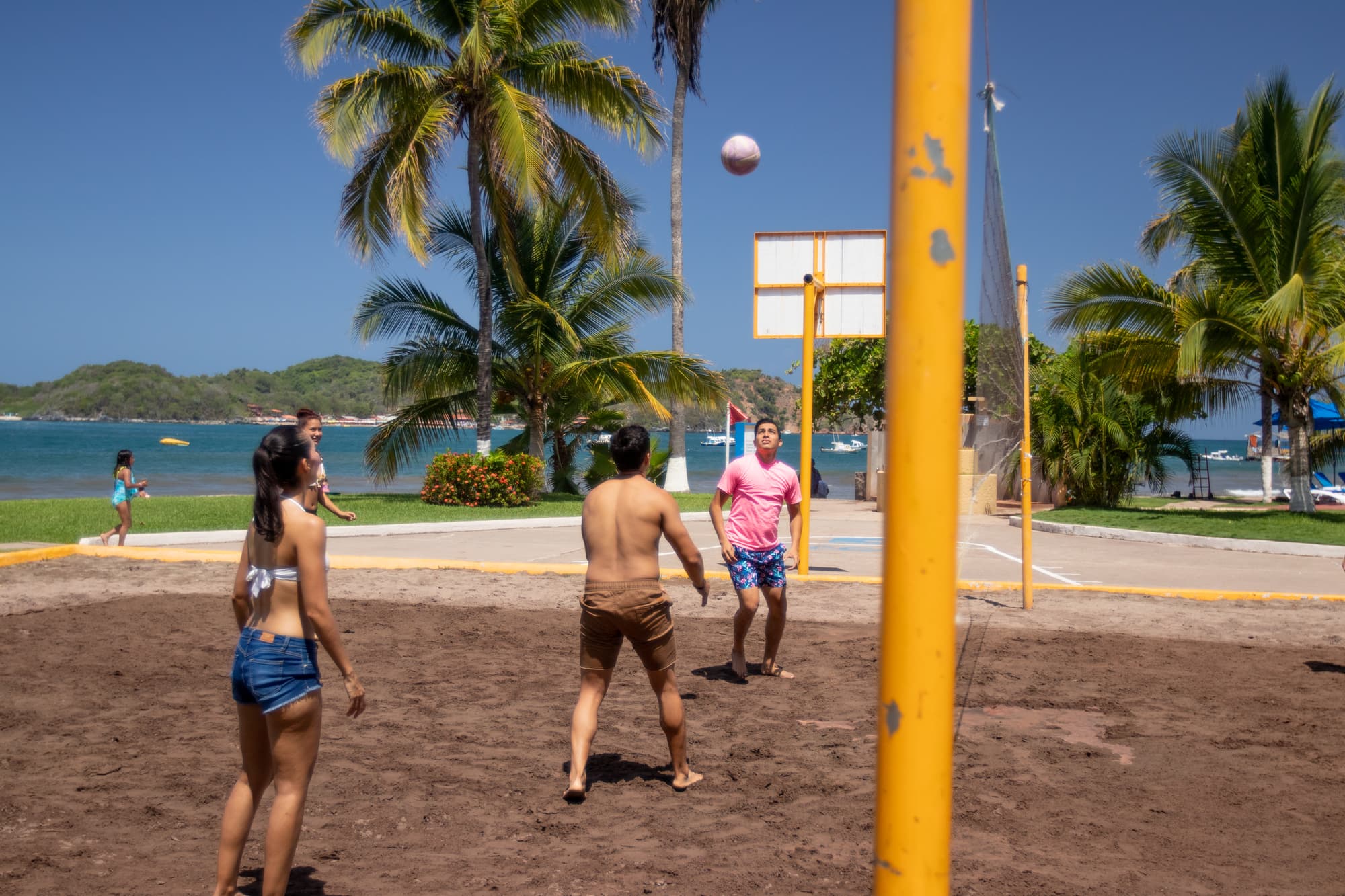 Qualton Club Ixtapa All Inclusive, Sports and Entertainment