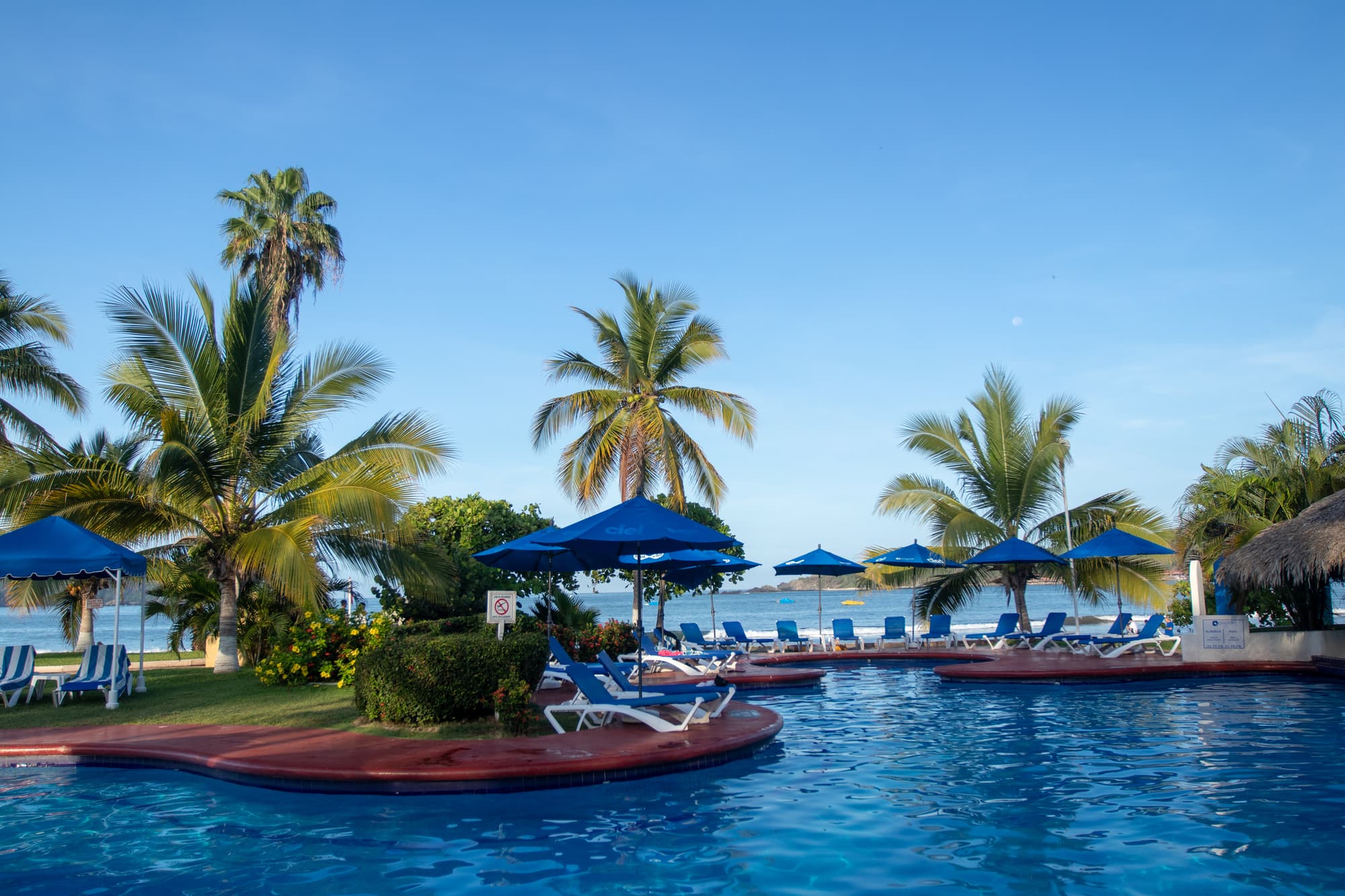 Qualton Club Ixtapa All Inclusive, Pool