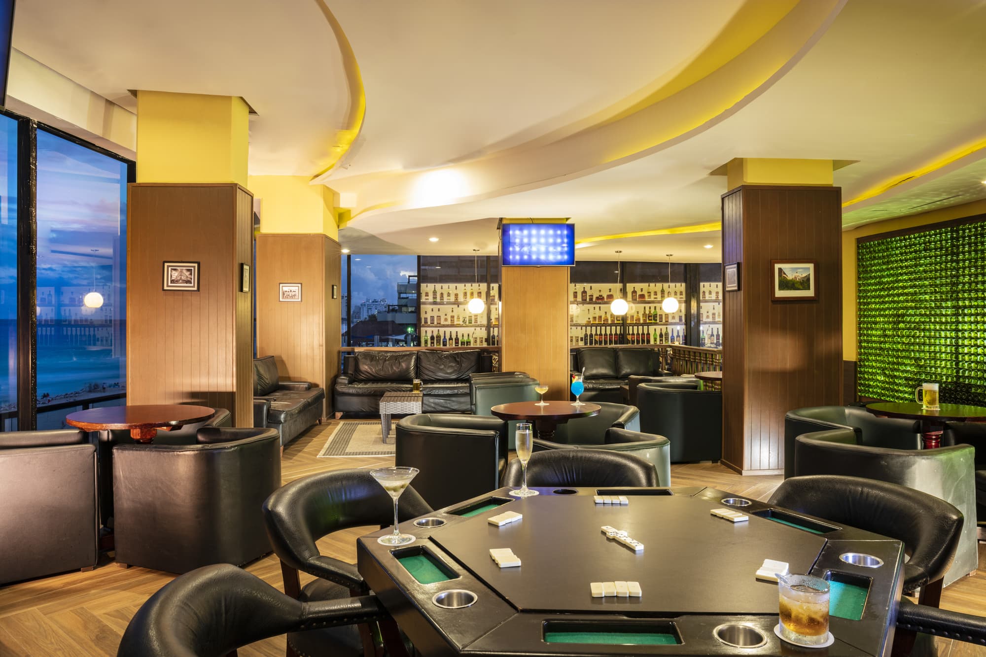 Crown Paradise Club Cancun All Inclusive, Bar