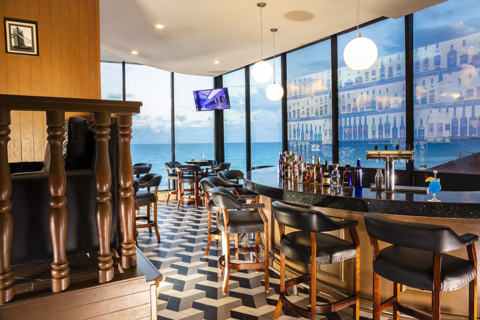 Crown Paradise Club Cancun All Inclusive, Bar