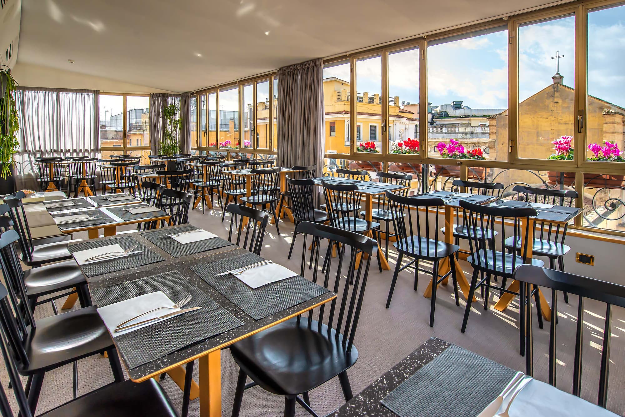 Tritone, General view