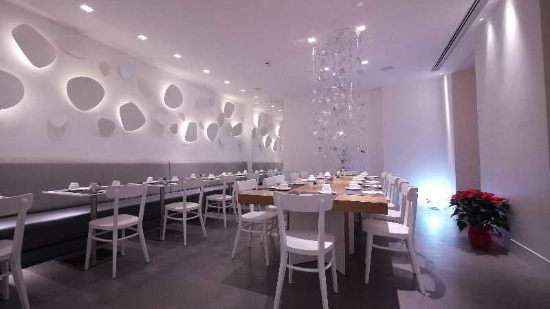 White, Restaurant