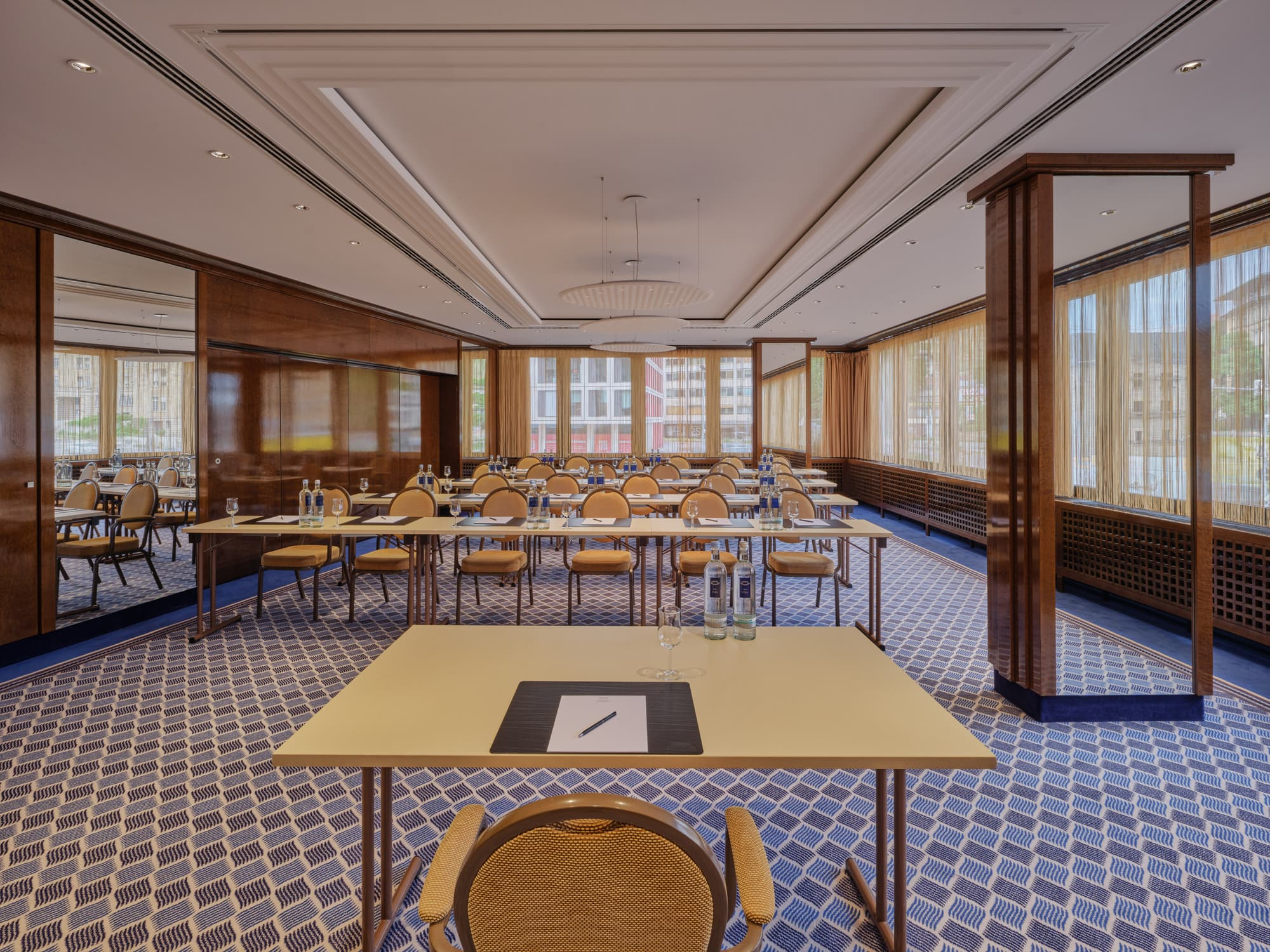 Steigenberger Graf Zeppelin, Conferences