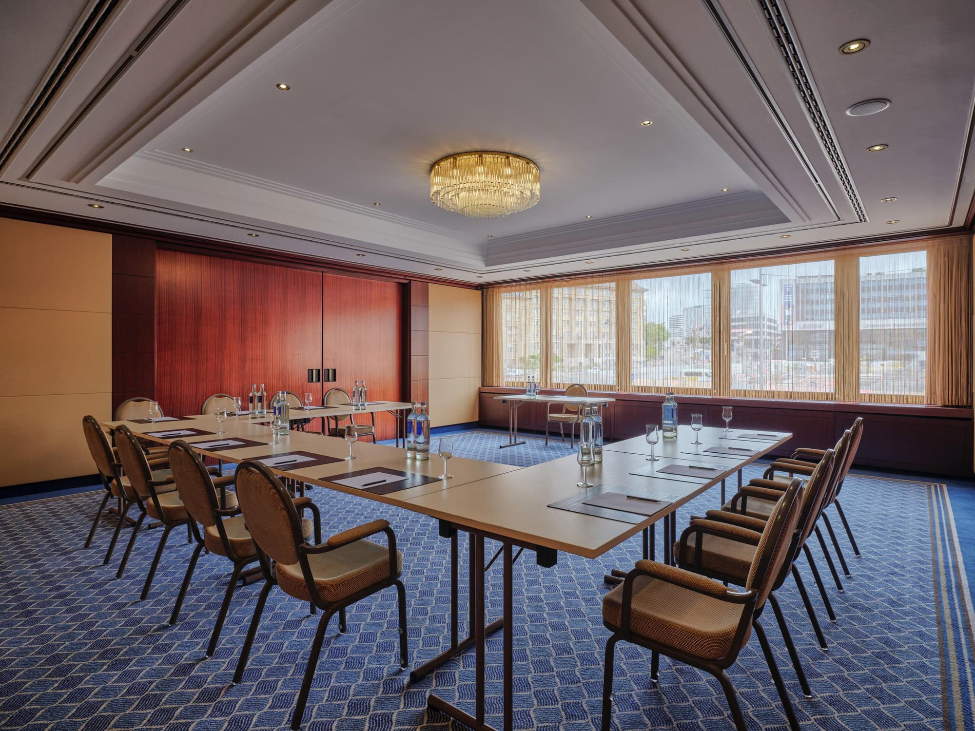 Steigenberger Graf Zeppelin, Conferences