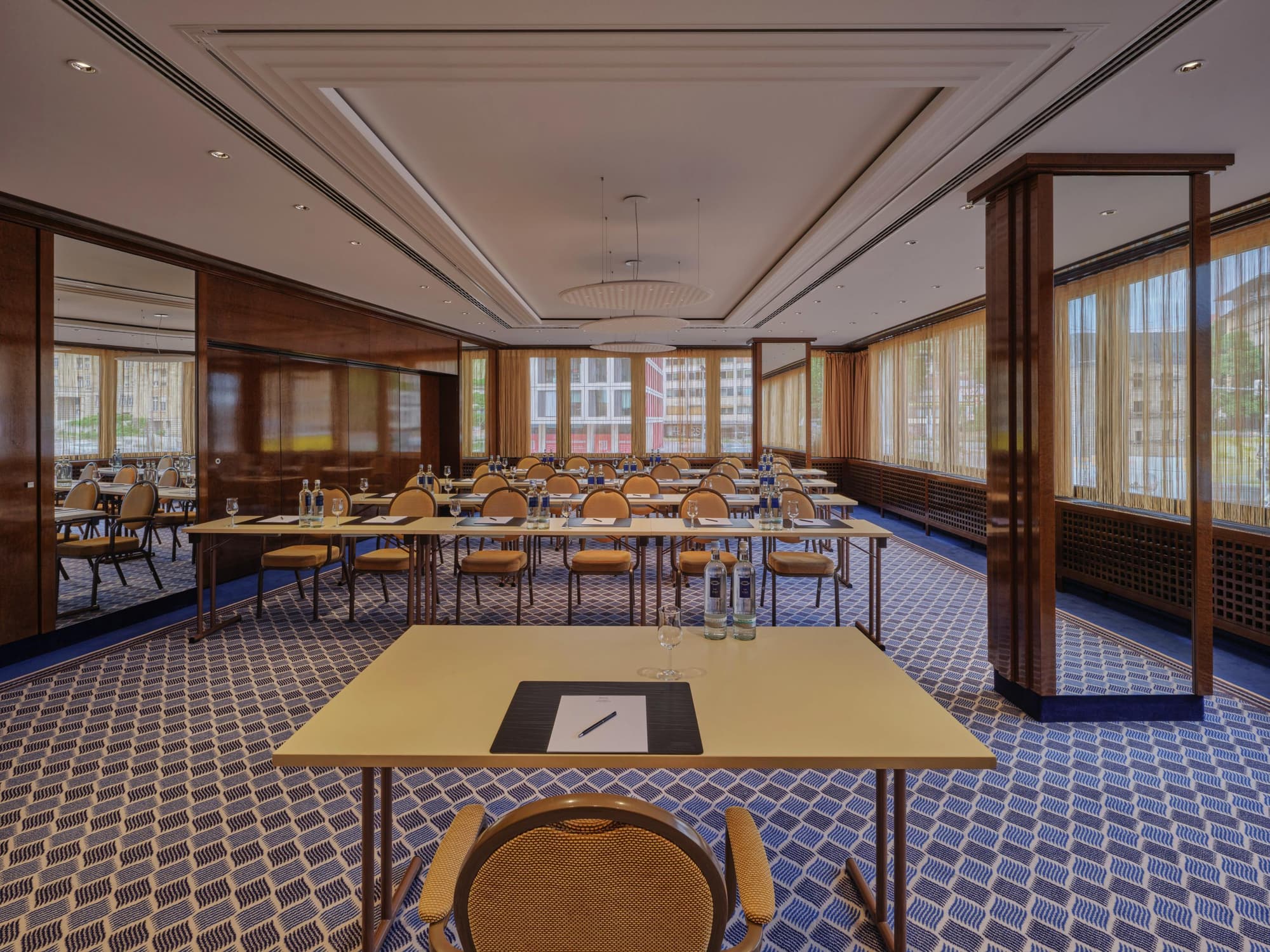 Steigenberger Graf Zeppelin, Conferences