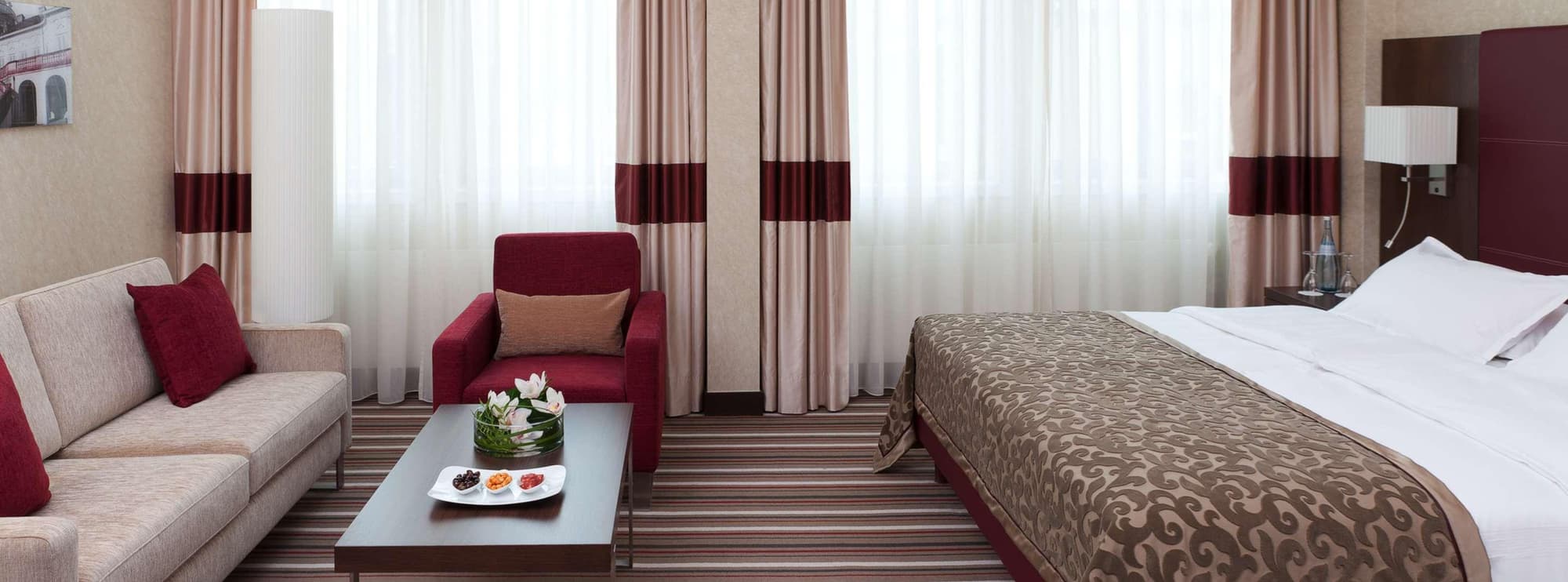 Steigenberger Graf Zeppelin, Room