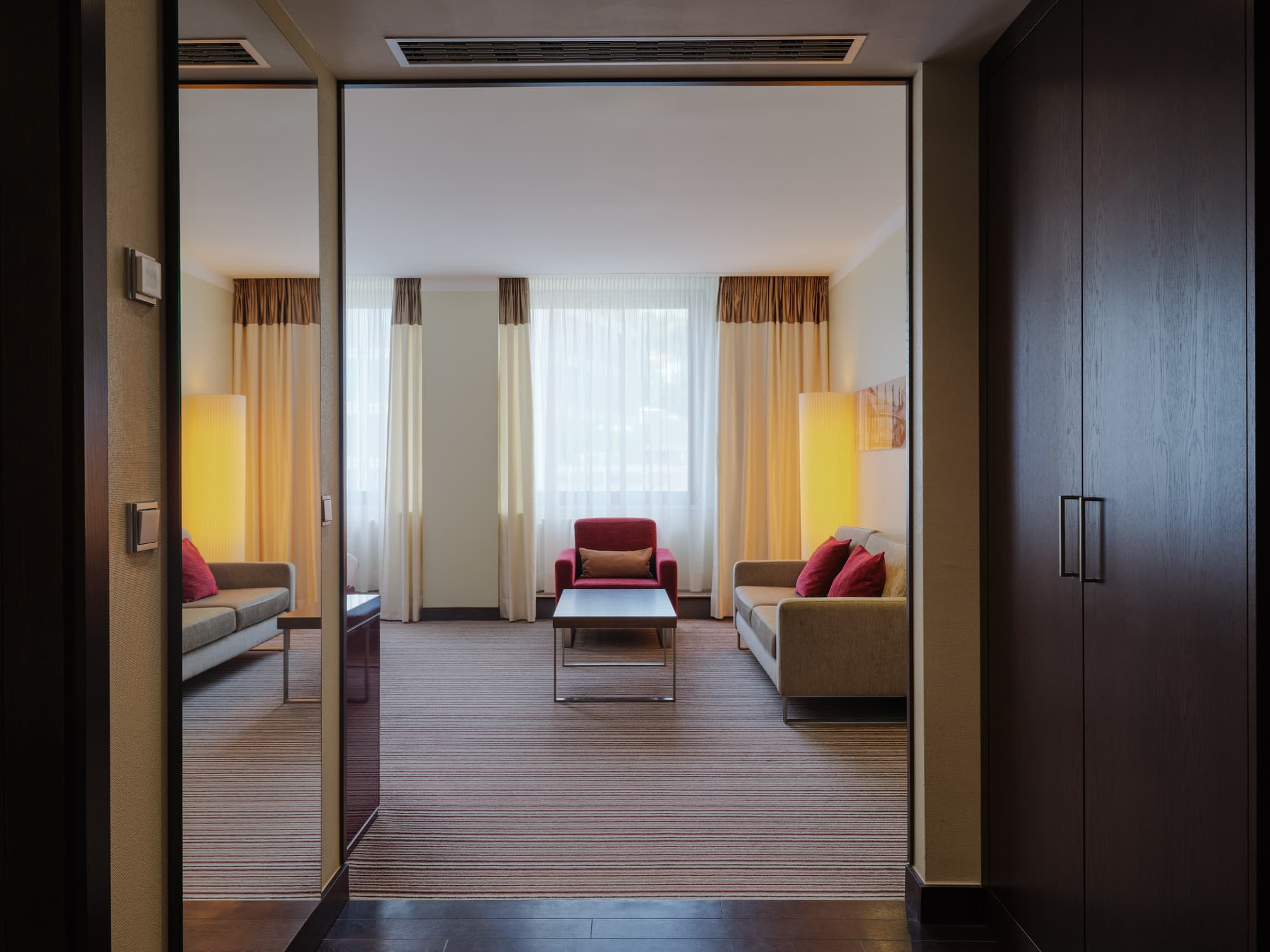 Steigenberger Graf Zeppelin, Room