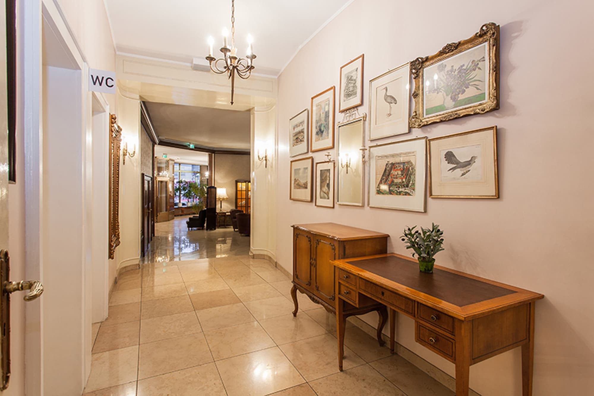 Centro National Frankfurt, Trademark Collection By, Lobby