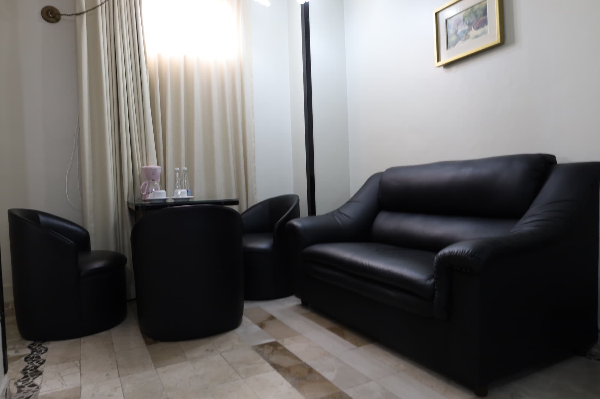 Aristos Puebla, Room