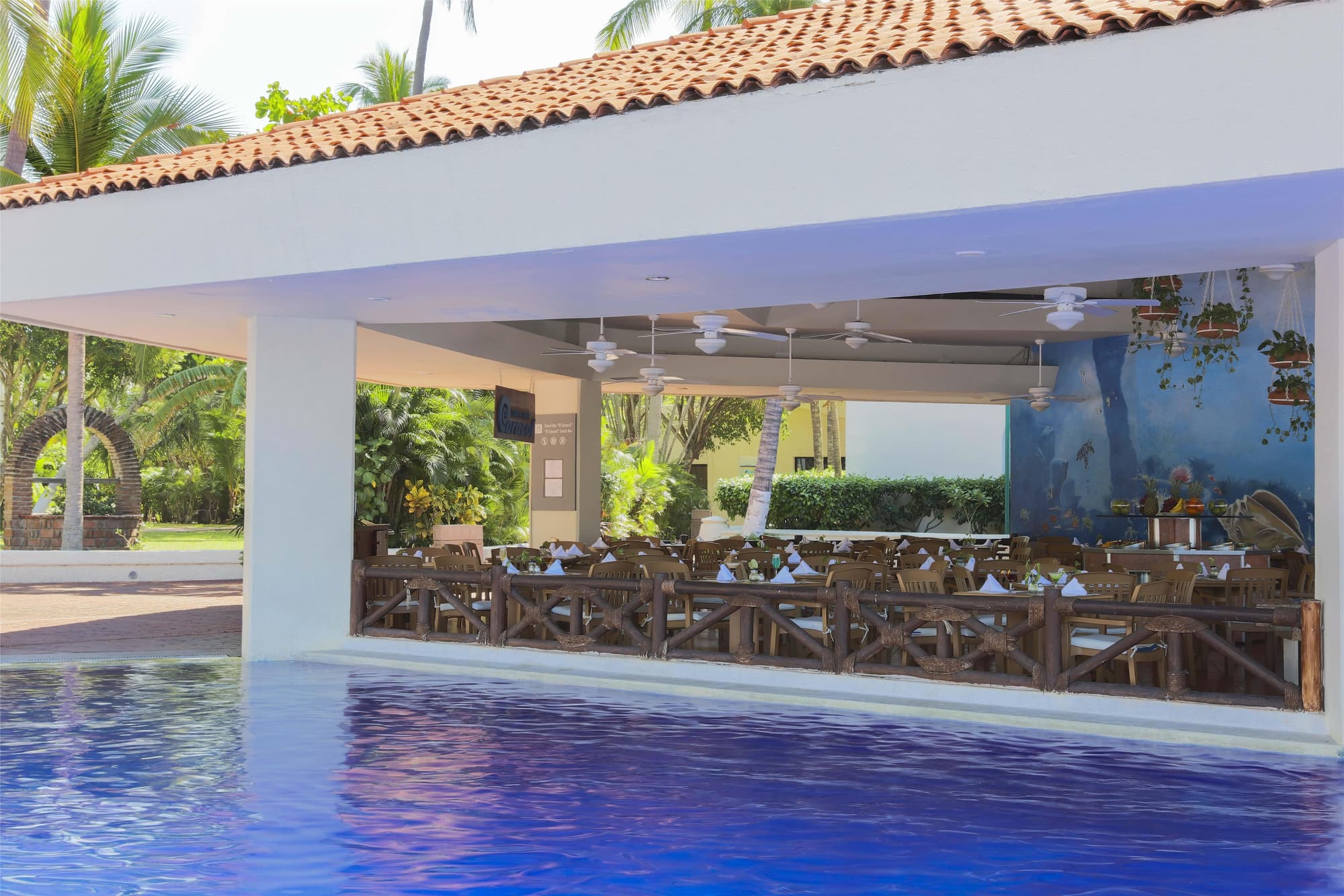 Barceló Ixtapa, Pool