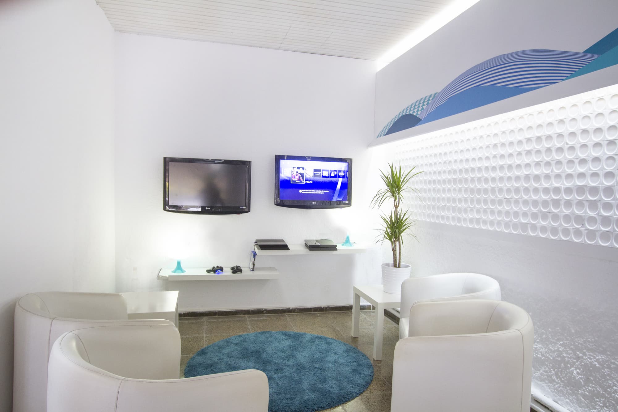 Villa Garbi, Sports and Entertainment