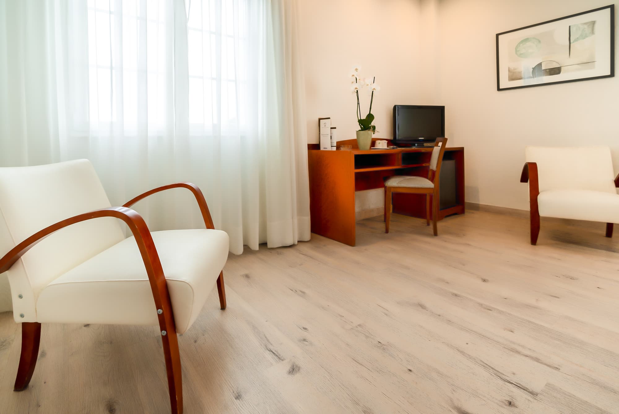 Ponferrada Plaza, Room