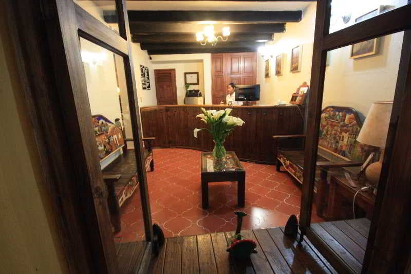 Mansion de los Angeles, Lobby