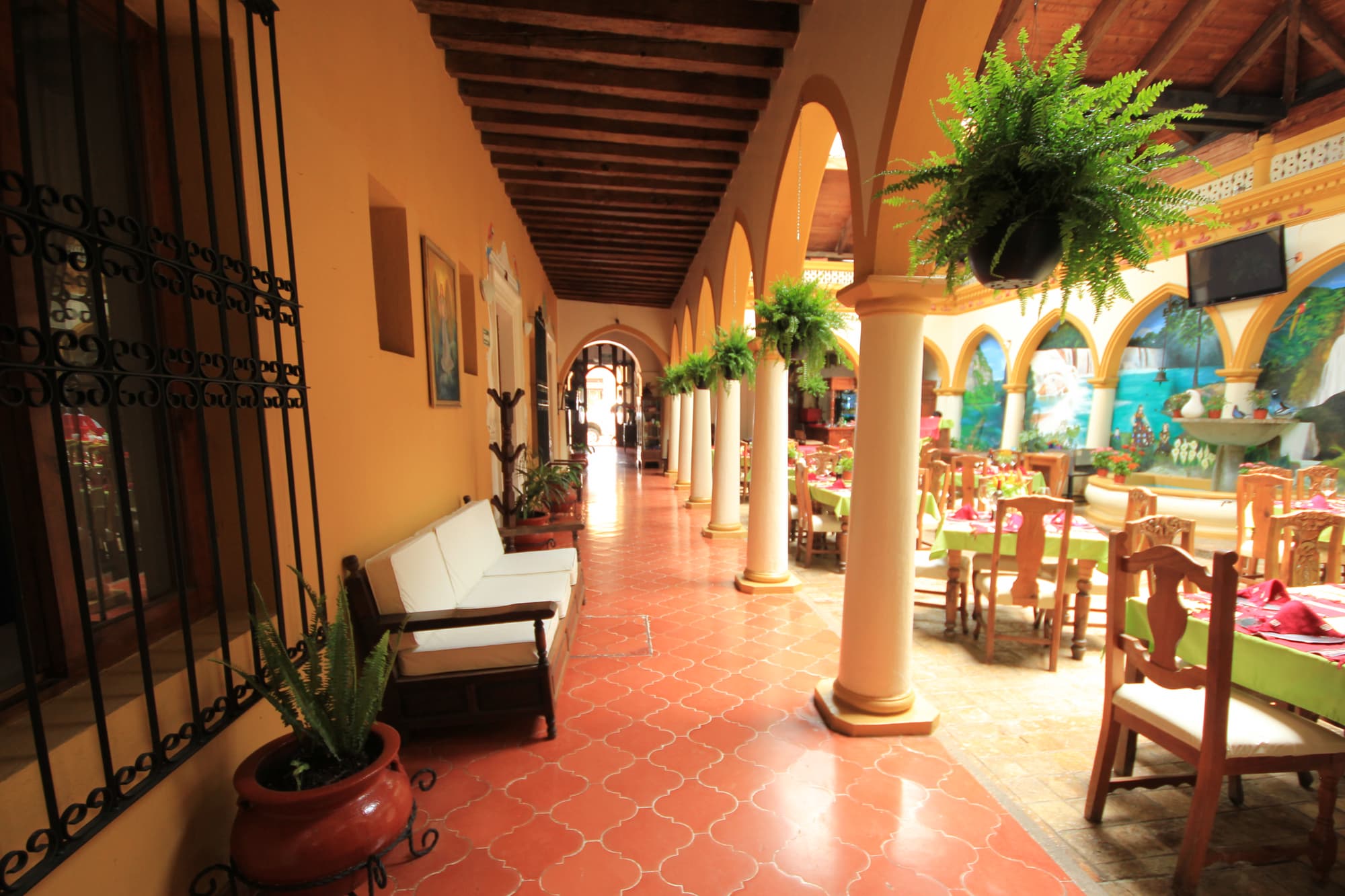 Mansion de los Angeles, Lobby