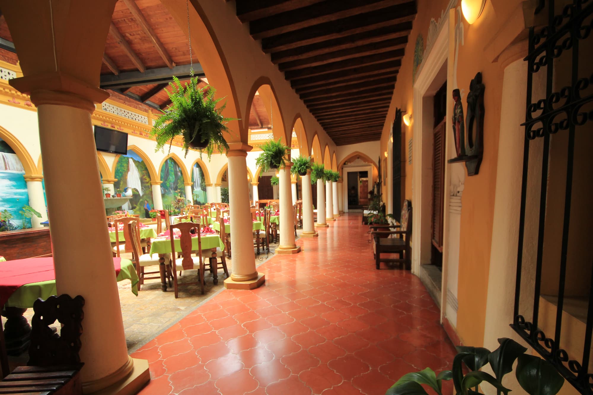 Mansion de los Angeles, Lobby