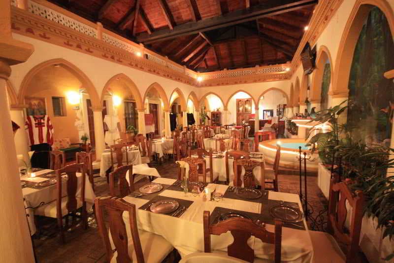 Mansion de los Angeles, Restaurant