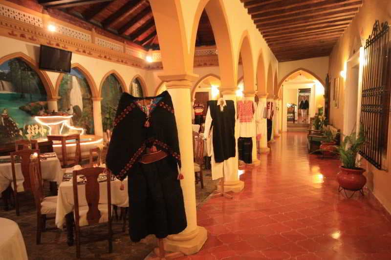 Mansion de los Angeles, Restaurant