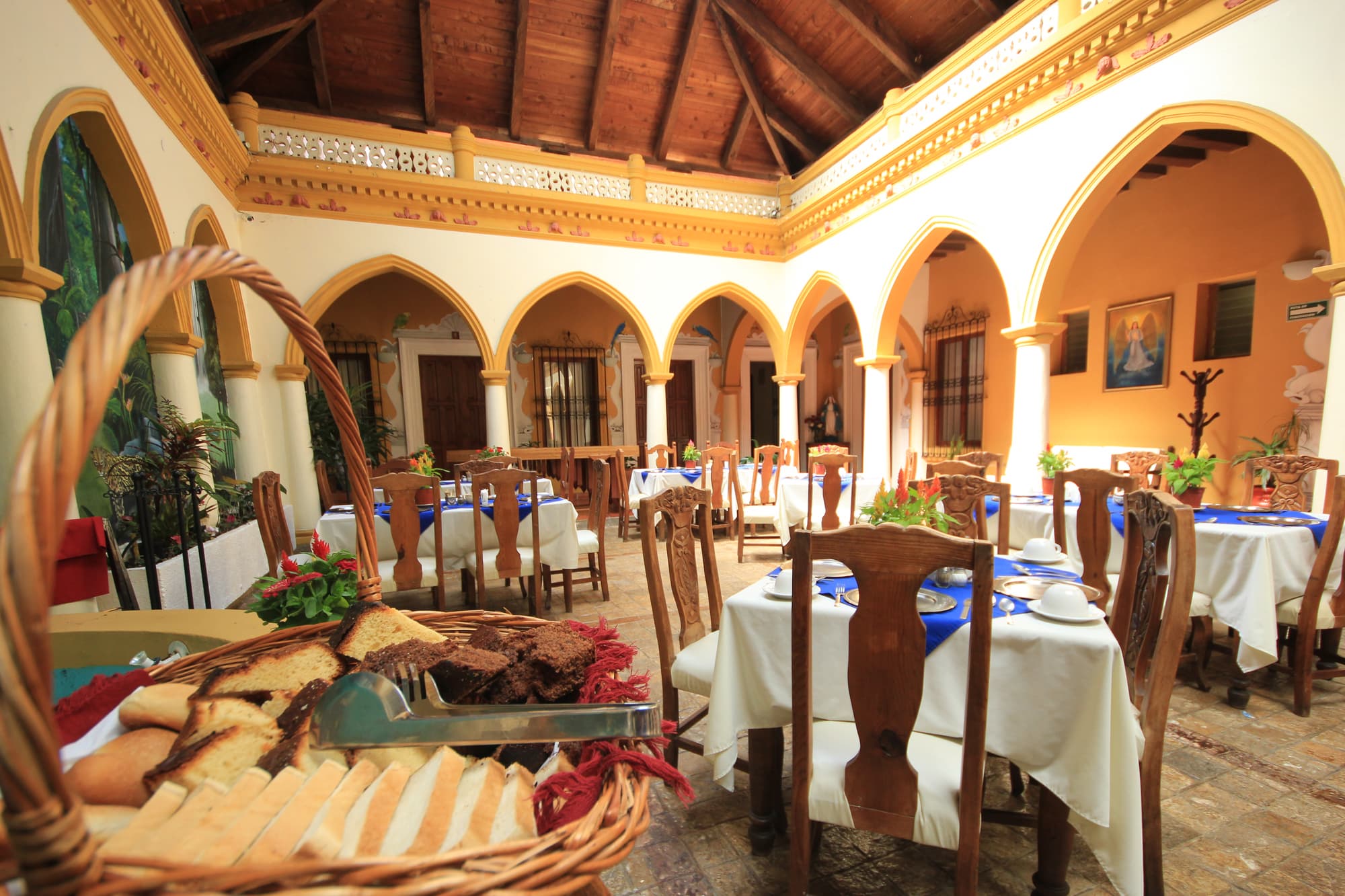 Mansion de los Angeles, Restaurant