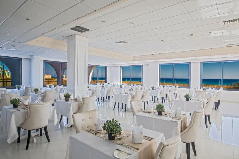 Nelia Sea Breeze, Restaurant