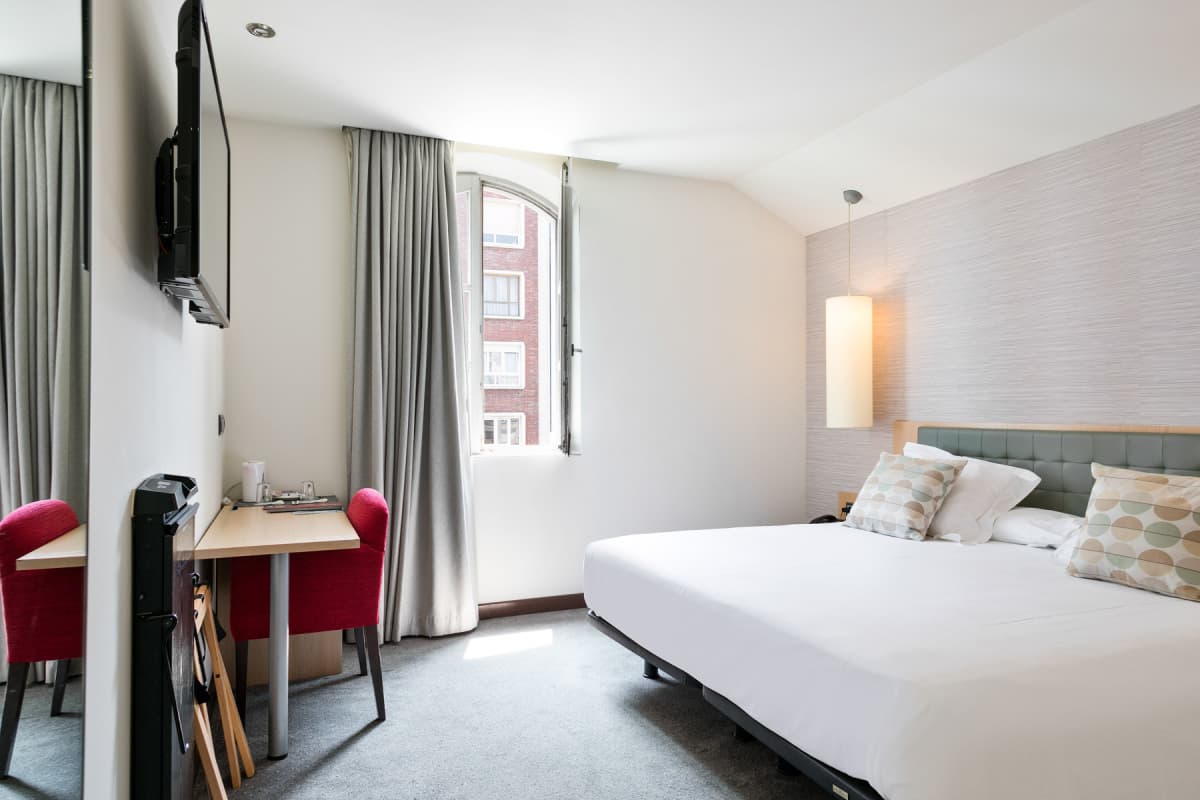 Abba Santander, Room