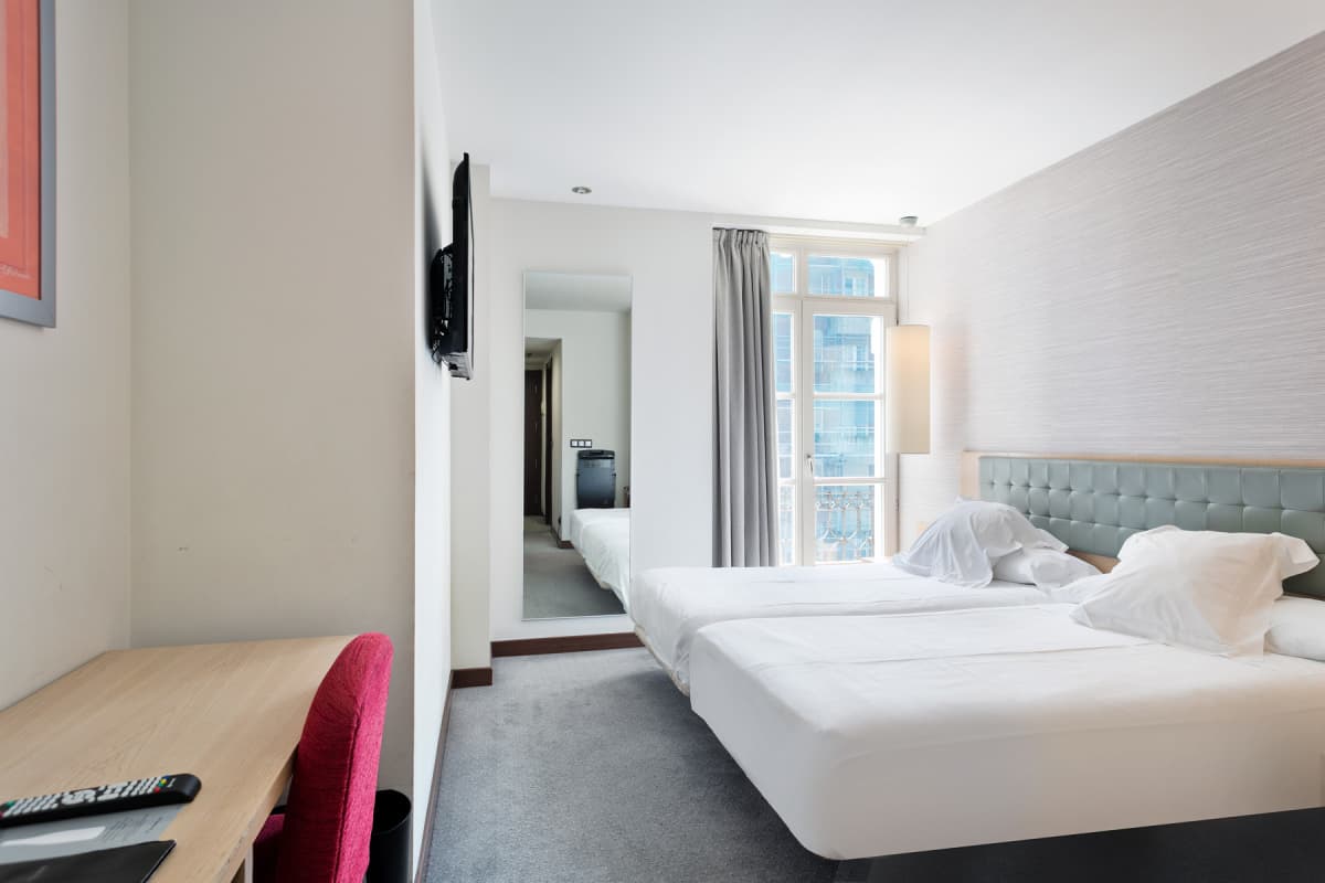 Abba Santander, Room