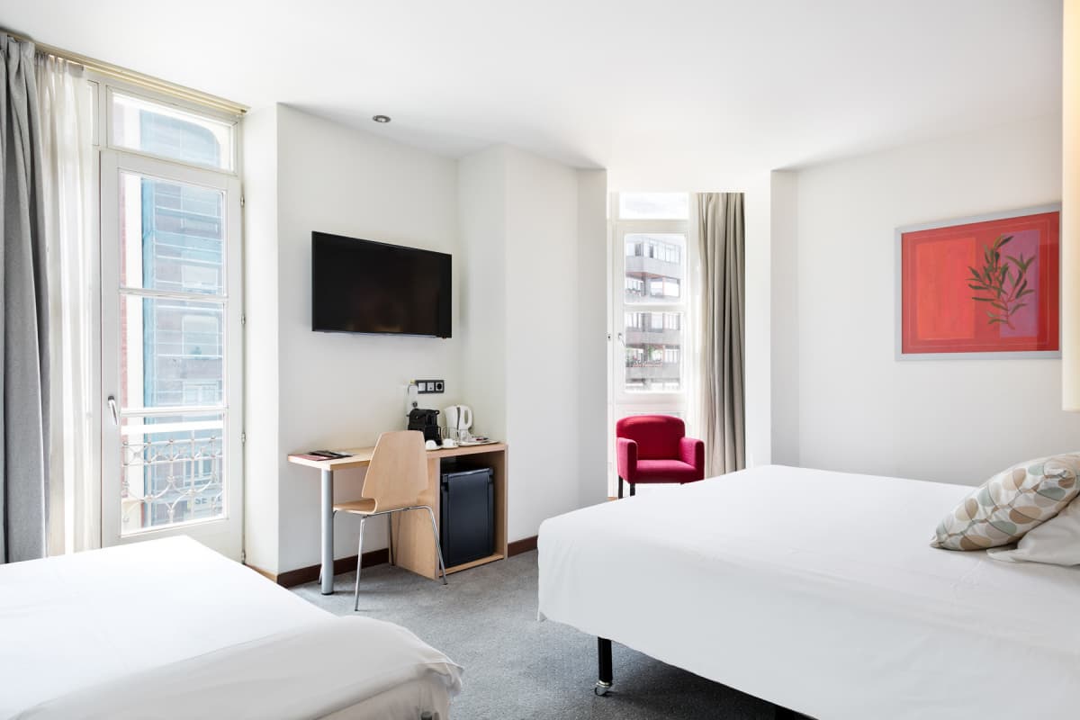 Abba Santander, Room