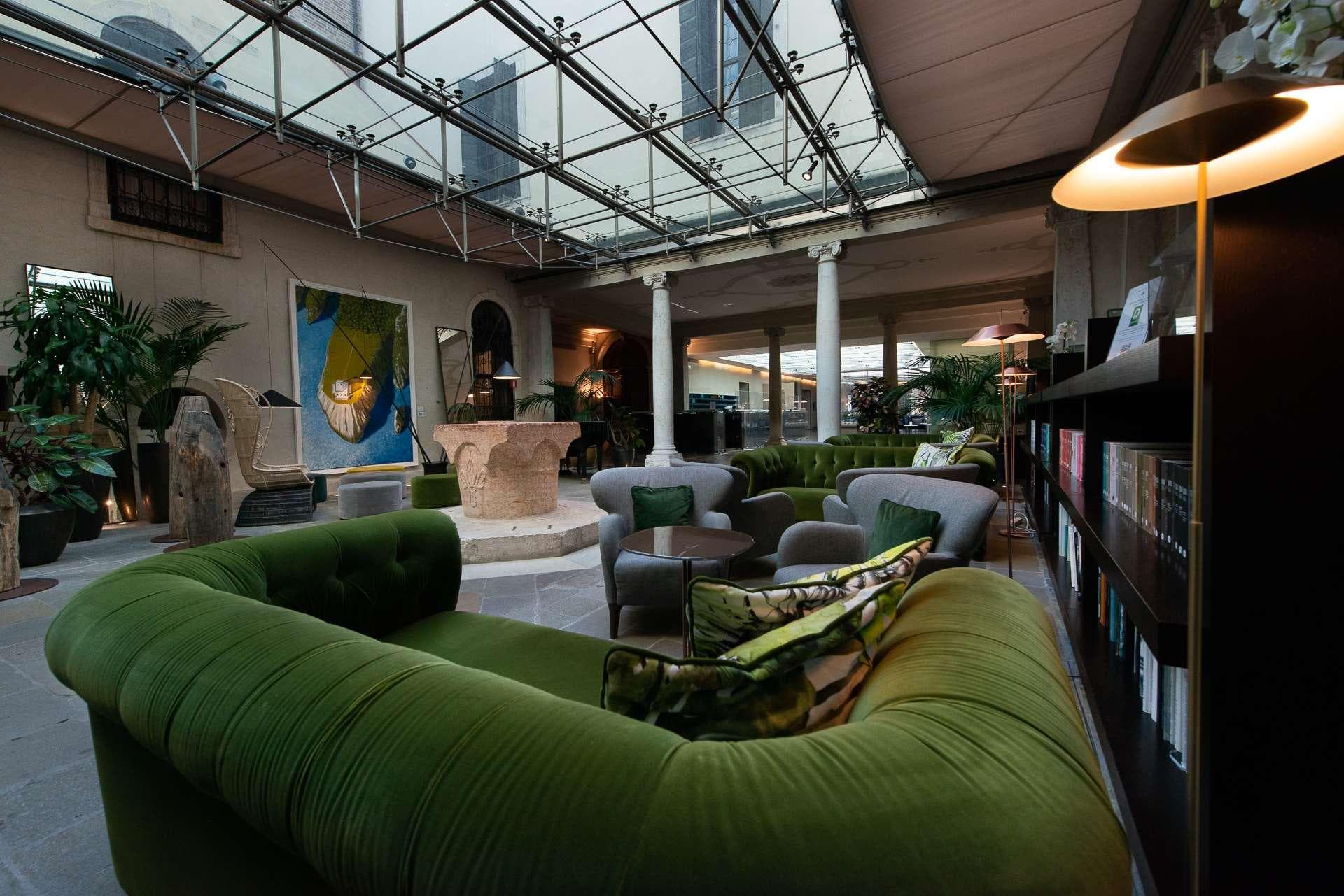 Monaco and Grand Canal, Lobby