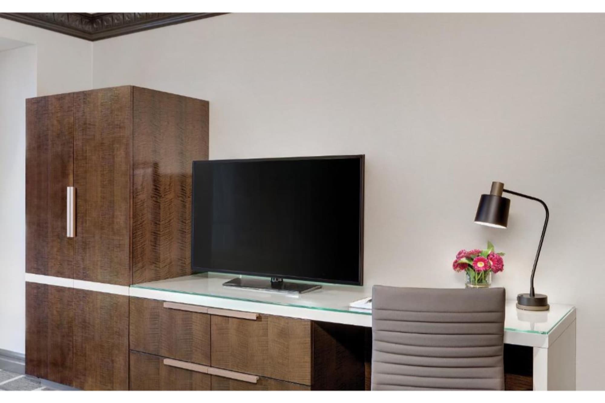 Luxor Hotel & Casino, Room