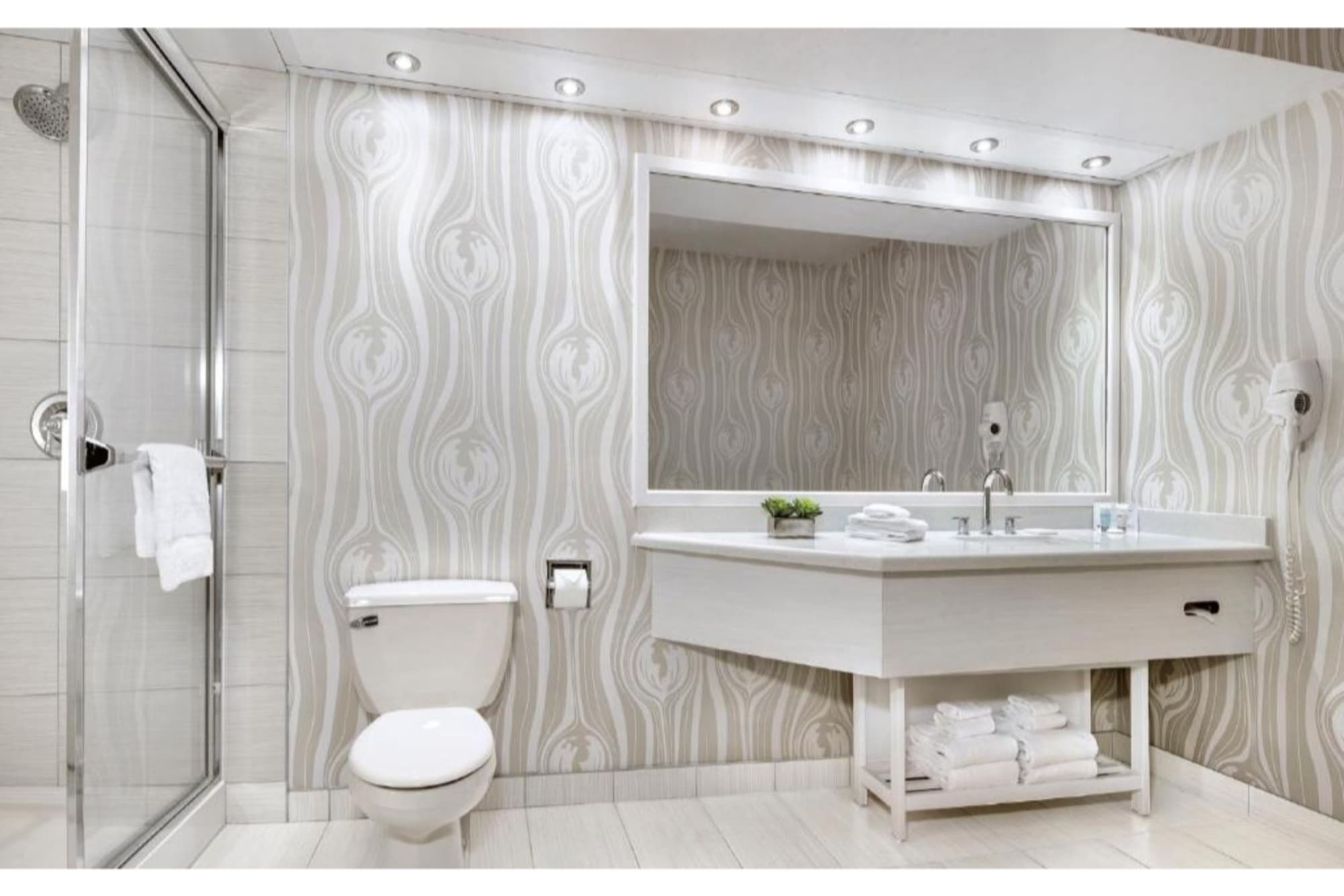 Luxor Hotel & Casino, Room