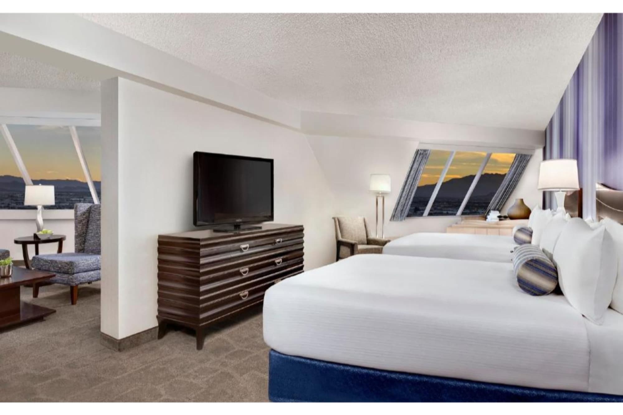 Luxor Hotel & Casino, Room