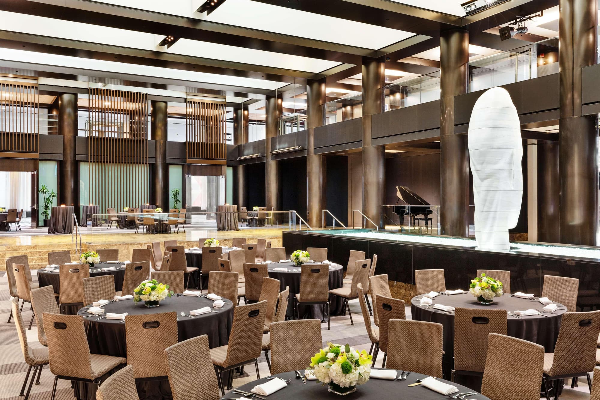 Hyatt Grand Central New York, Lobby