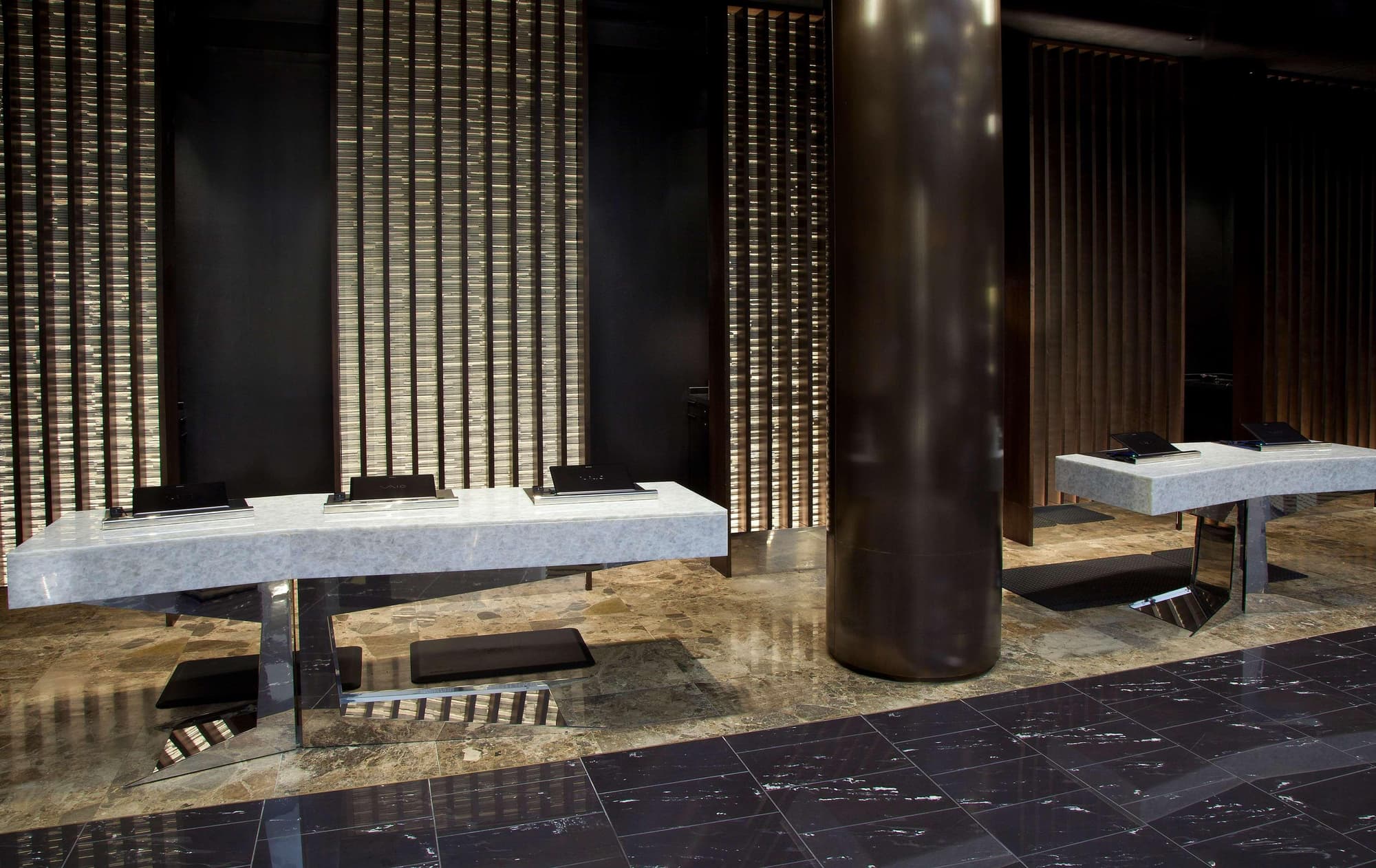 Hyatt Grand Central New York, Lobby