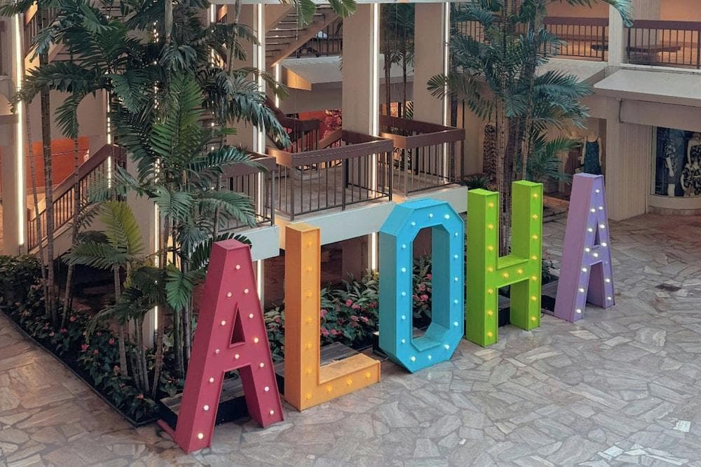 Waikiki Beach Marriott Resort & Spa, General view