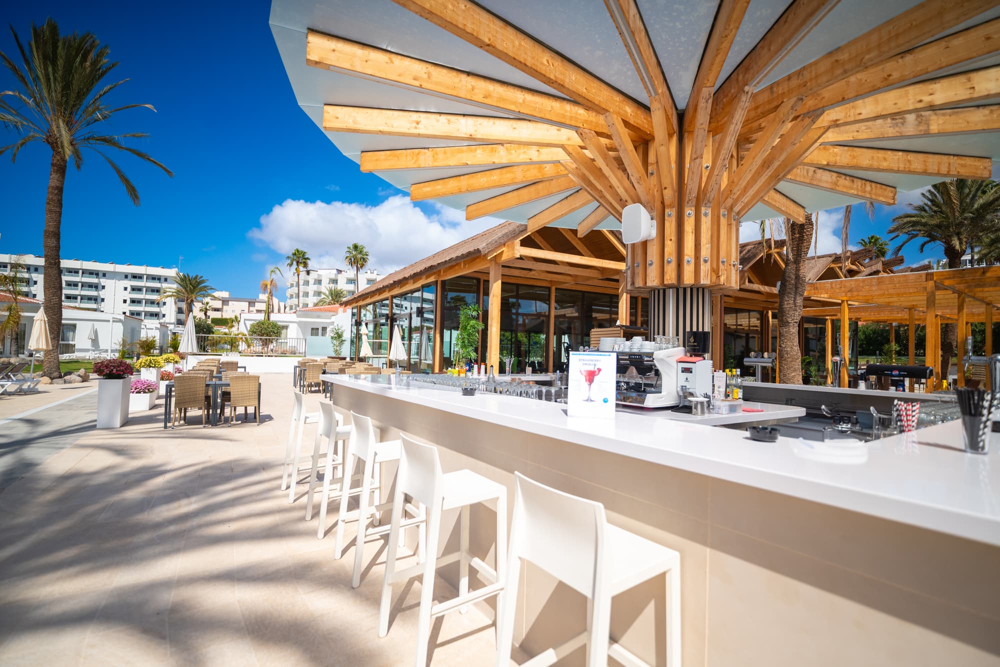 HL Miraflor Suites, Bar