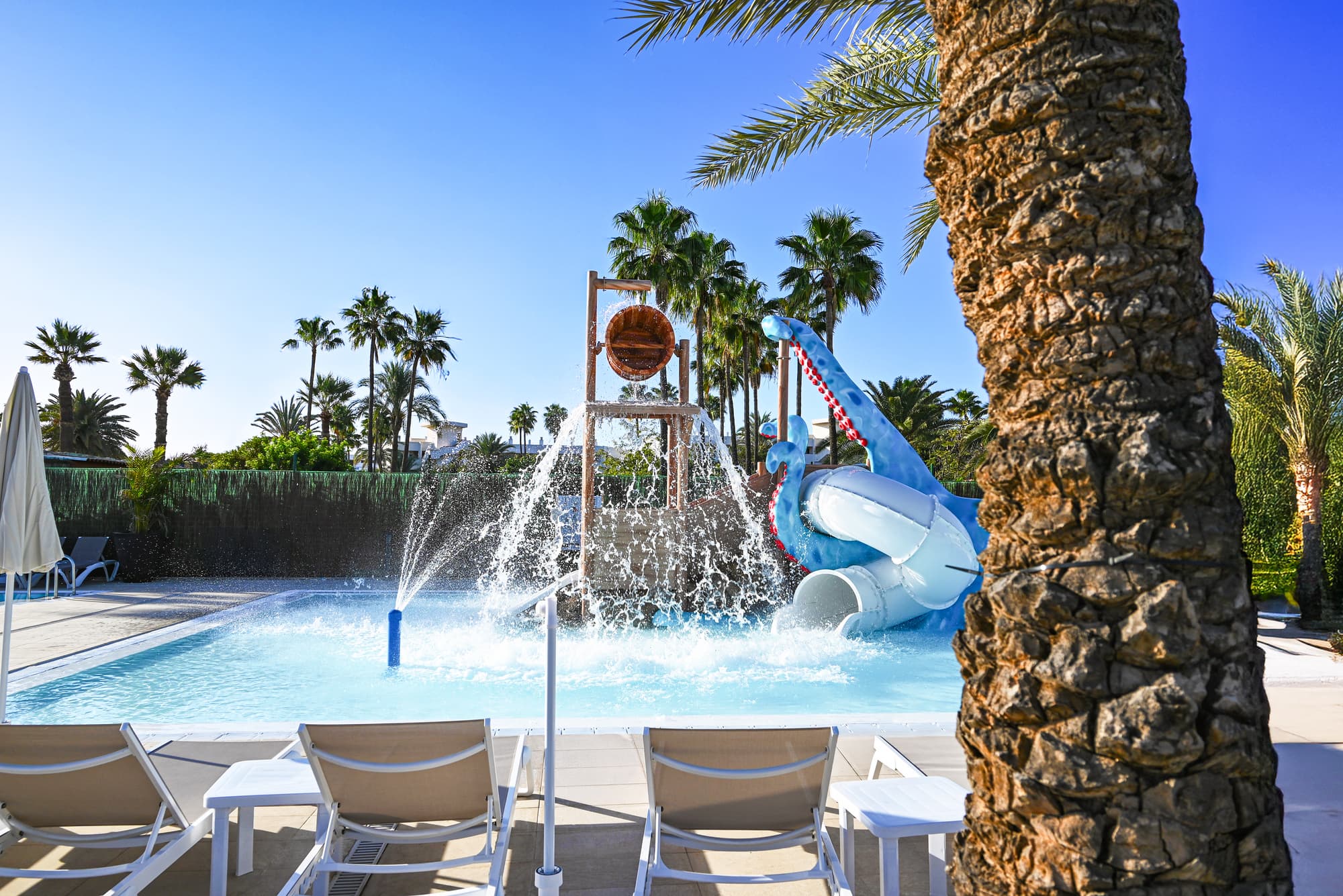 HL Miraflor Suites, Pool