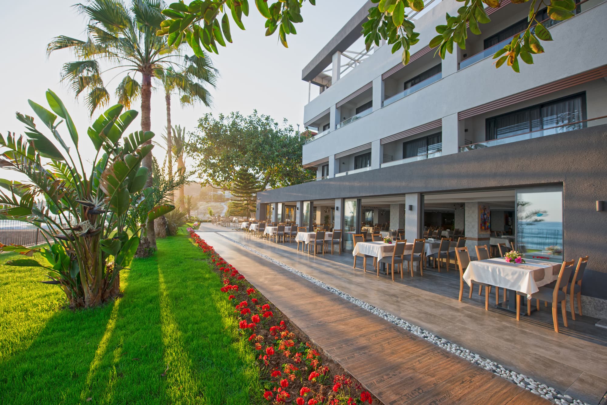 Floria Beach Hotel, Restaurant