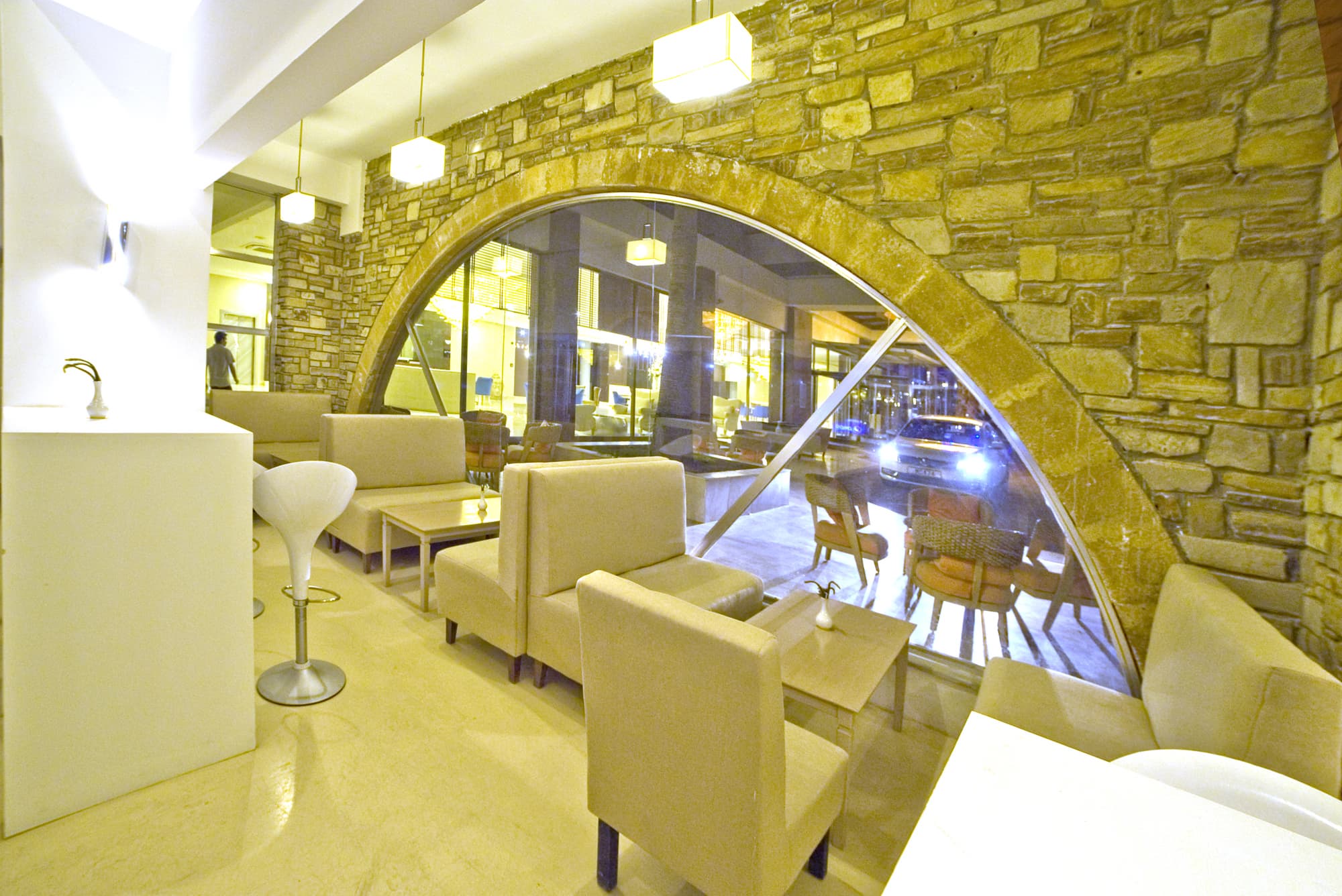 Jasmine Court Hotel & Casino, Bar