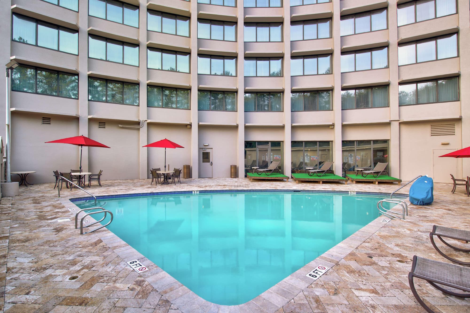The Brookhaven Atlanta Hotel, Pool