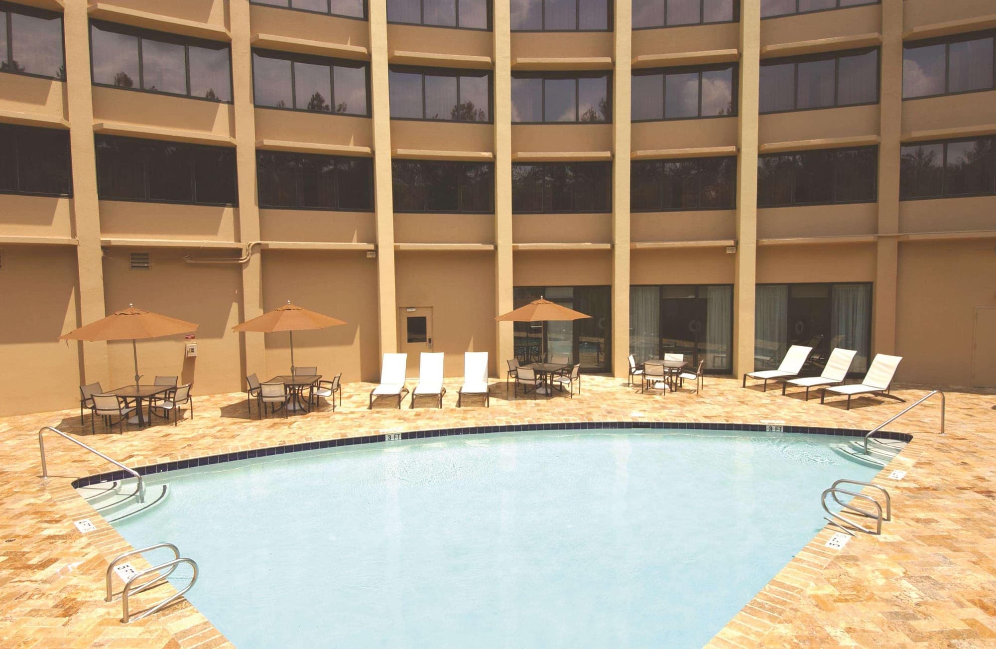 The Brookhaven Atlanta Hotel, Pool