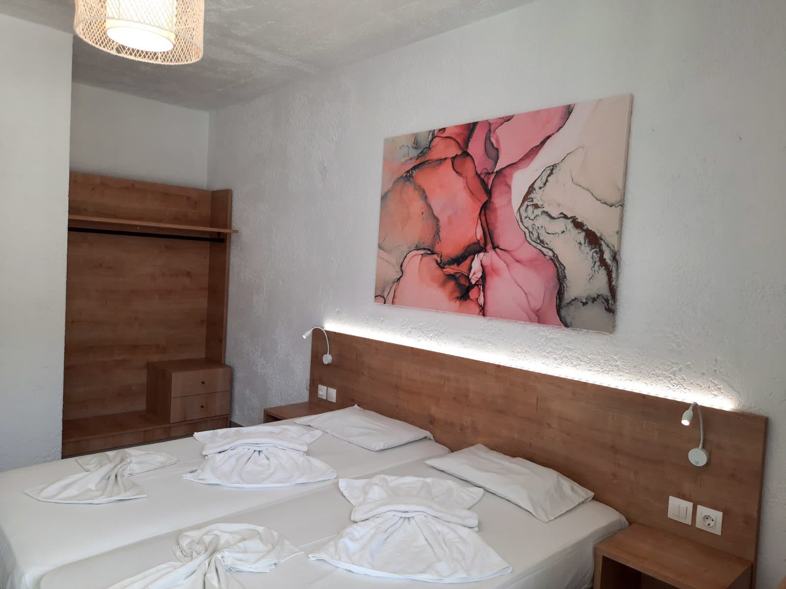 Neon Beach Hotel, Room