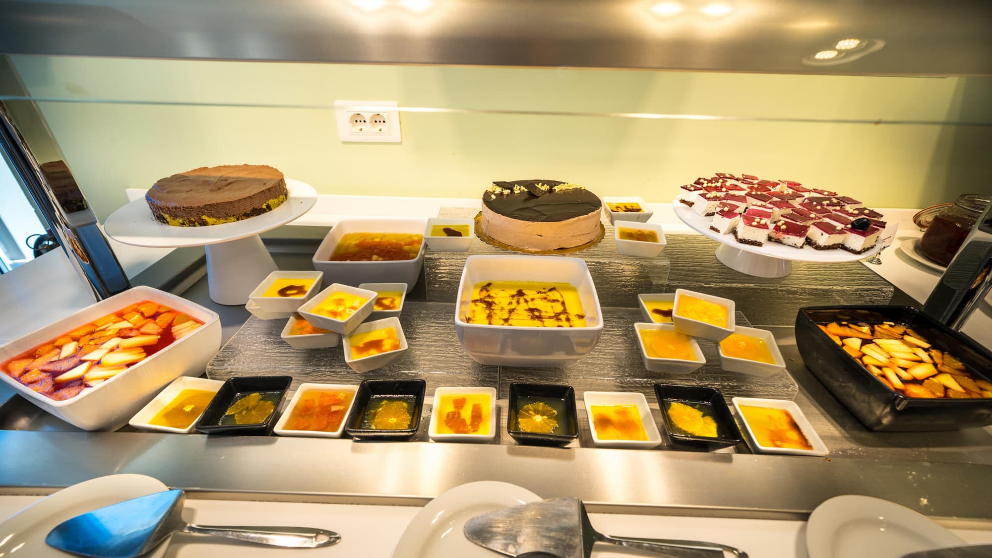 Adele Beach, Restaurant