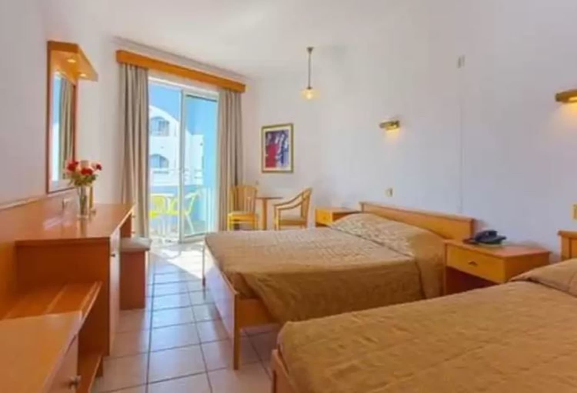 Continental Palace, Room